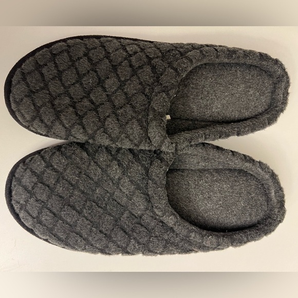 grey cozy slippers, women’s size 10M - Picture 1 of 4